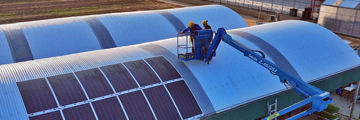 Instalación placas solares en tejado curvo NovaSolaris